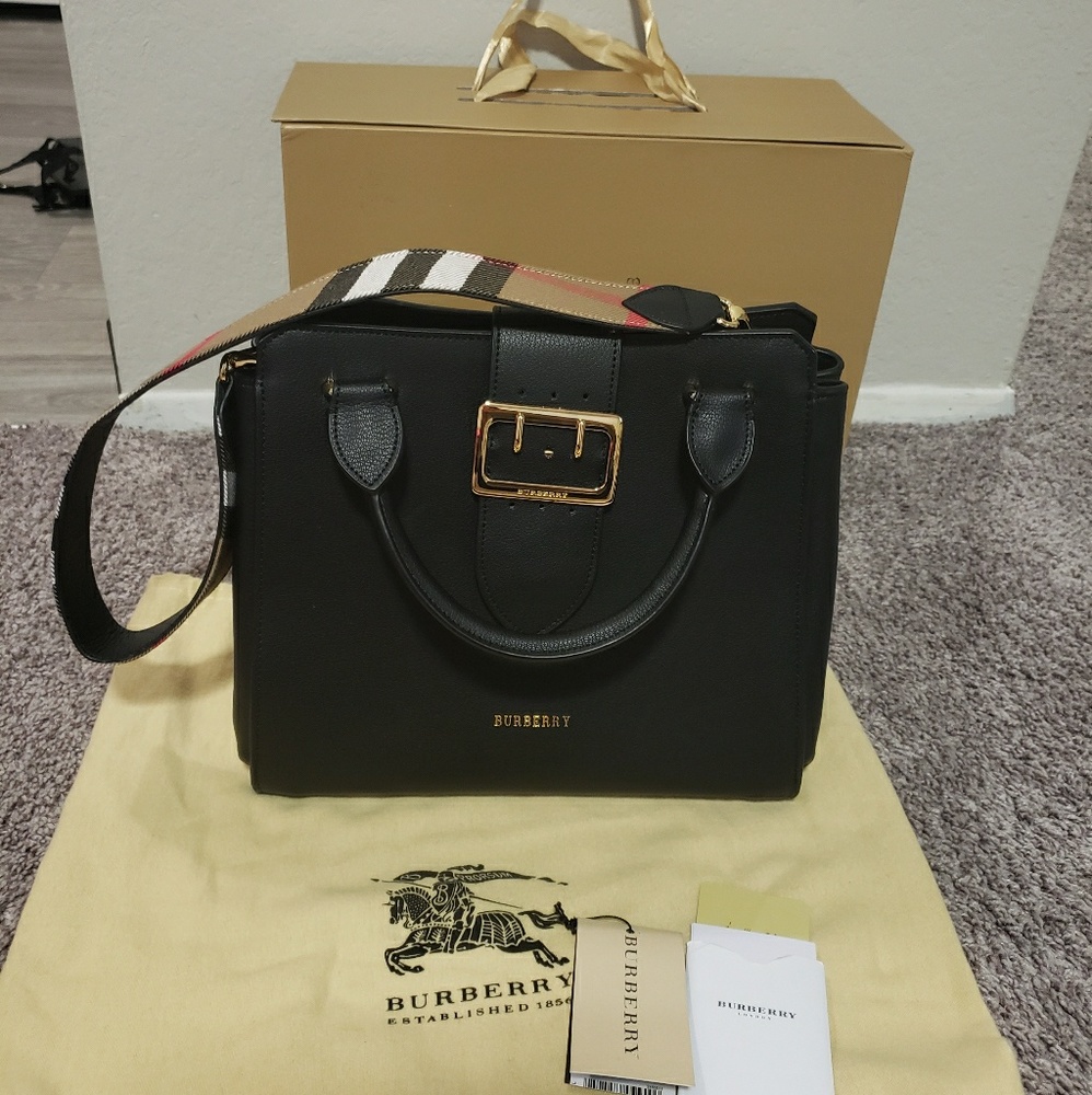 Authentic Burberry Handshoulderbag